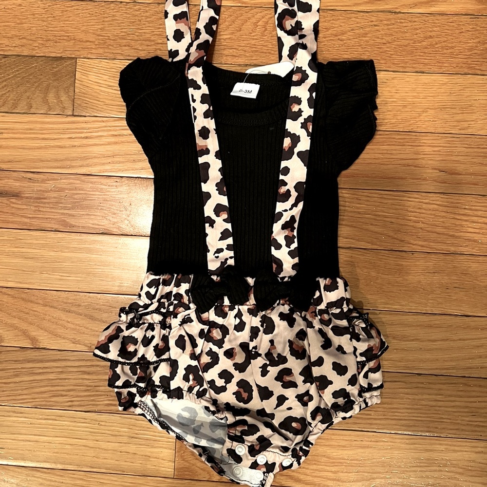 0-3 month bummie set, NWT